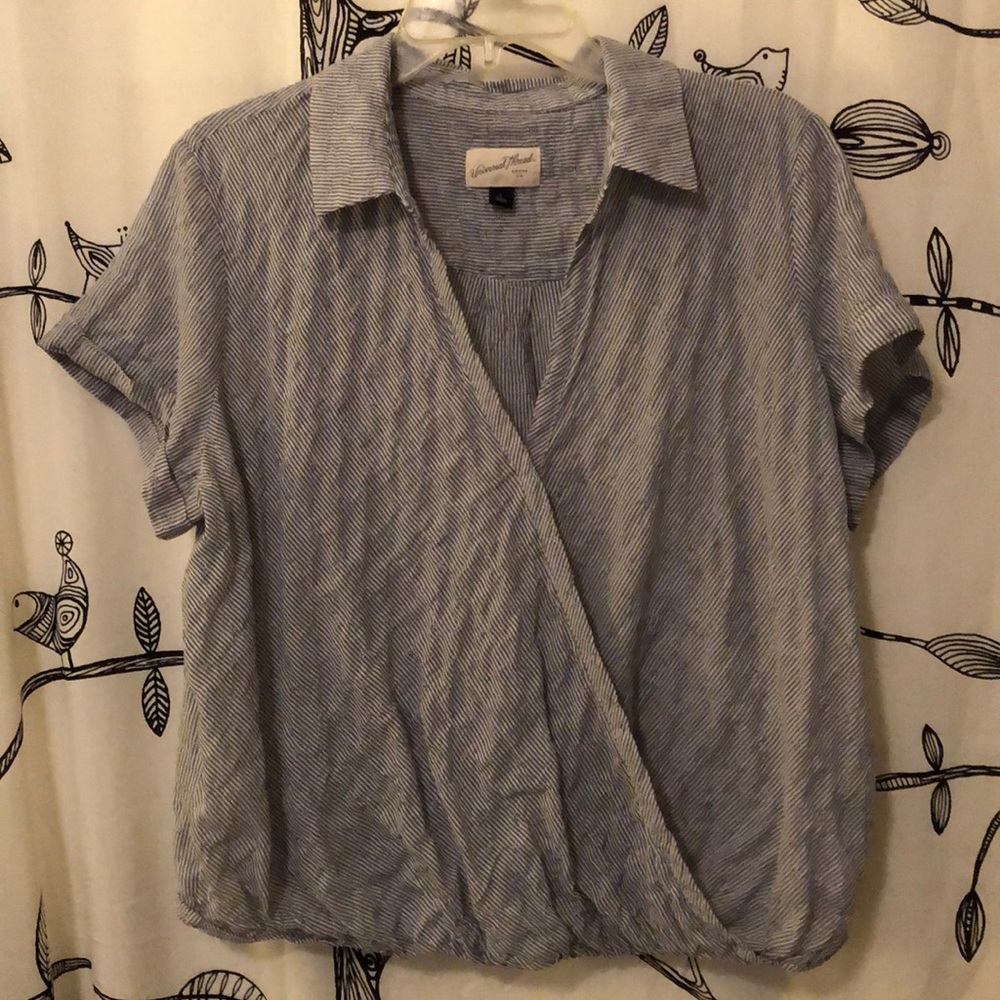 🌎 Universal Thread Wrap Front Short Sleeve Top 🌎